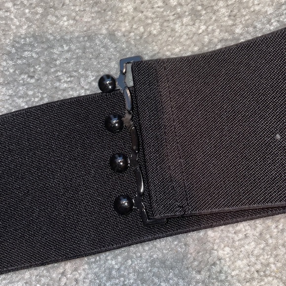 Y2K NWT Stretch Buckle Flower Black Belt - Picture 3 of 4